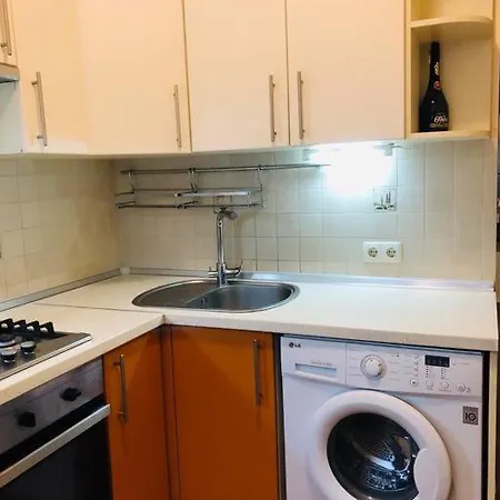 однокомнатная возле парка! Apartman *